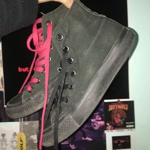 💌All Black Hightop Converse💌